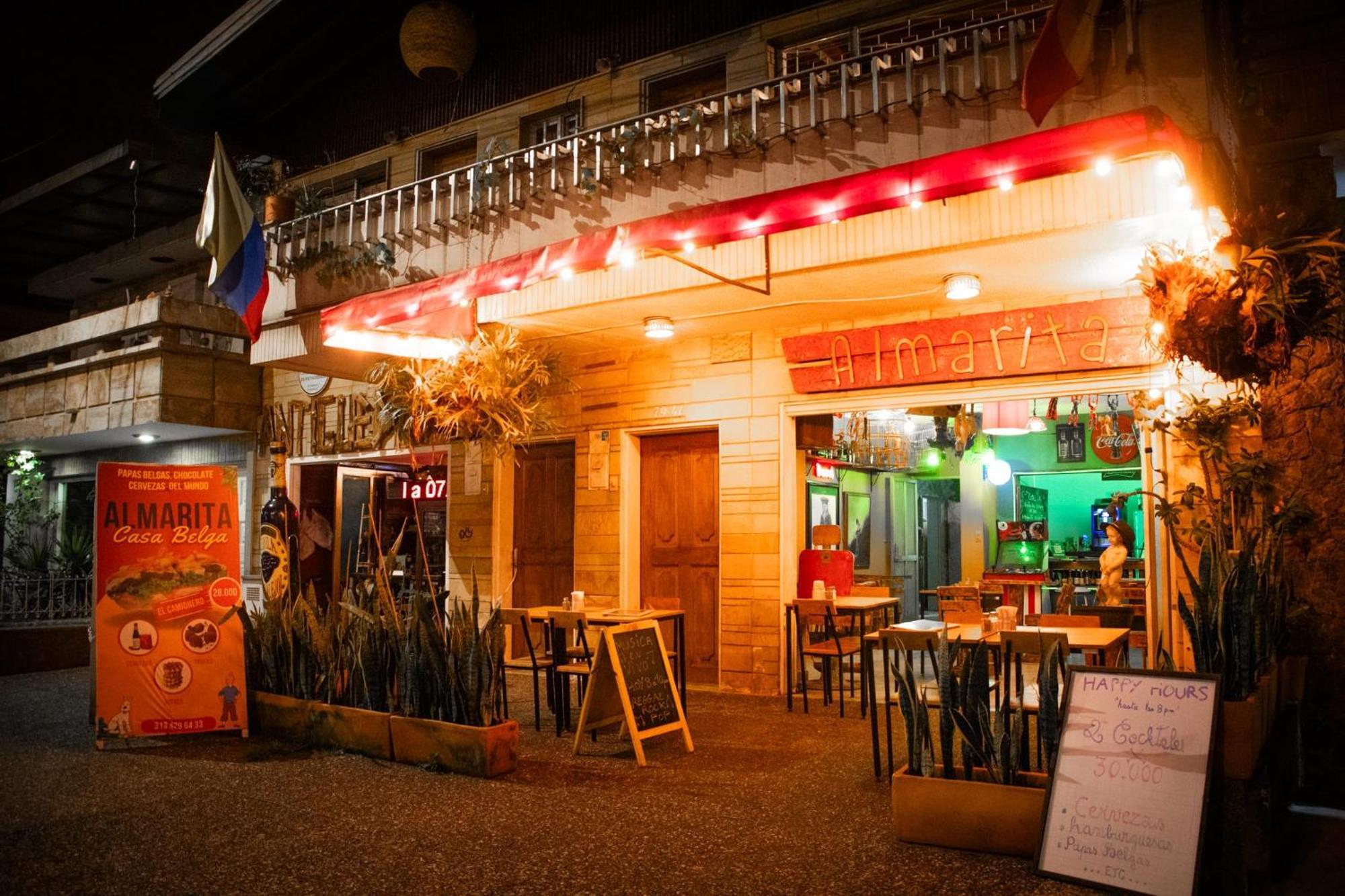 Casa Almarita - Hostal, Bar Y Restaurante Medellín Exterior foto